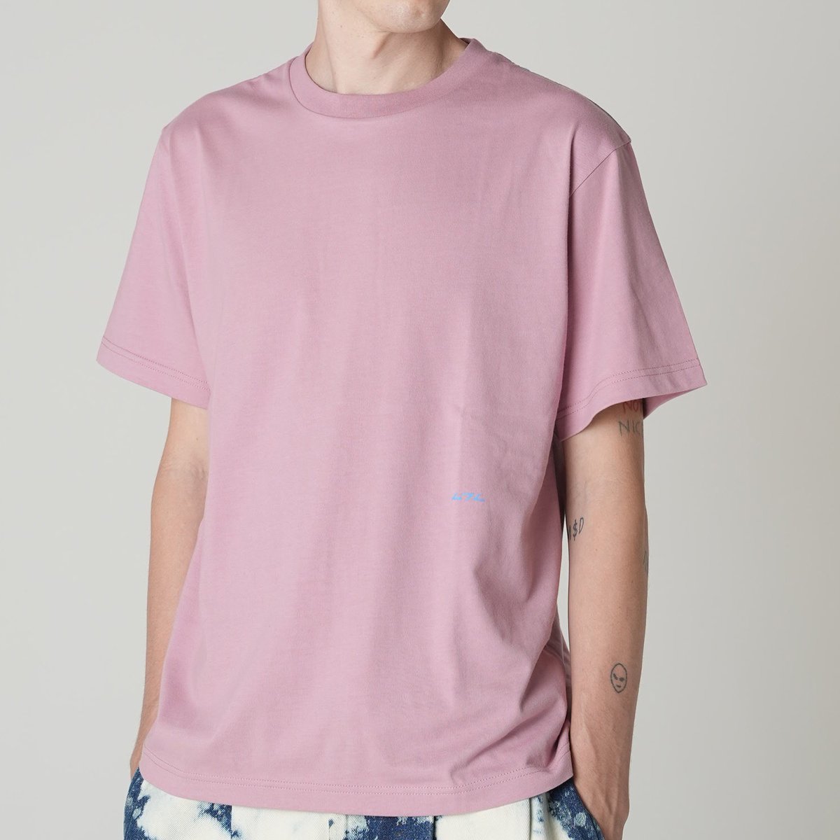 code_47l's tweet photo. FILE_2022_1 

2パックTシャツ ＋ ステッカーセット付 (DUSTY PINK×SMOKE PURPLE)

47L公式オンラインショップ

https://t.co/hHll8iNpdz https://t.co/4vTLFuyK65