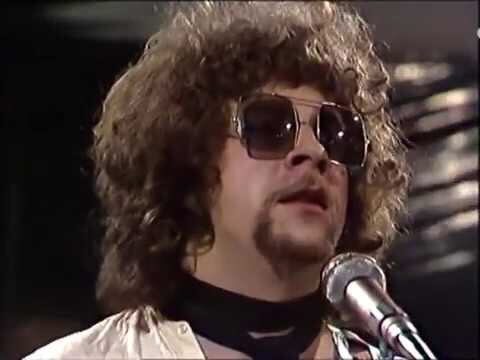 ThoughtsOfAGM's tweet photo. Okay @HenryWagons I just heard you play @IndoorFins and I need to listen to them more.

I note that there is not just a sonic similarity to Jeff Lynne and ELO https://t.co/fQnlx6SbSA