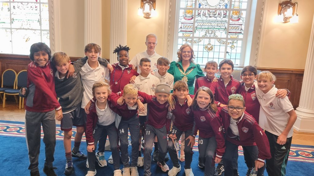CllrBlack's tweet photo. It was lovely to welcome the players and parents from Colorado Rapids U12 Soccer team to City Hall today.

We hope you enjoy your time in Belfast and have fun on the rest of your Ireland soccer and sightseeing tour.

@ColoradoRapids @VisitBelfast @belfastcc https://t.co/GOa2VJhLaD
