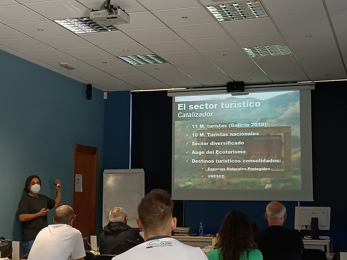 Continuamos el curso de #PatrimonioGeológico con <a href="/Qeteo/">Qeteo</a> que nos habla de #geoturismo y más cosas 😃 <a href="/COURELMOUNTAIS/">COUREL MOUNTAINS UNESCO GLOBAL GEOPARK</a> <a href="/sgeologica/">Soc Geológica España</a> #geologicalheritage #geologyrocks #CPG_Quiroga2022