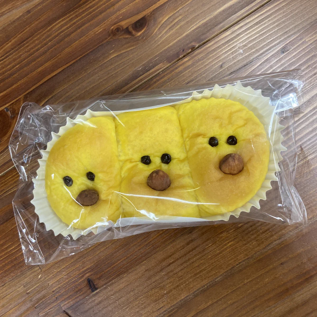 可愛らしい目で見つめてくるひよこパン。帰宅後、不機嫌になっていた。