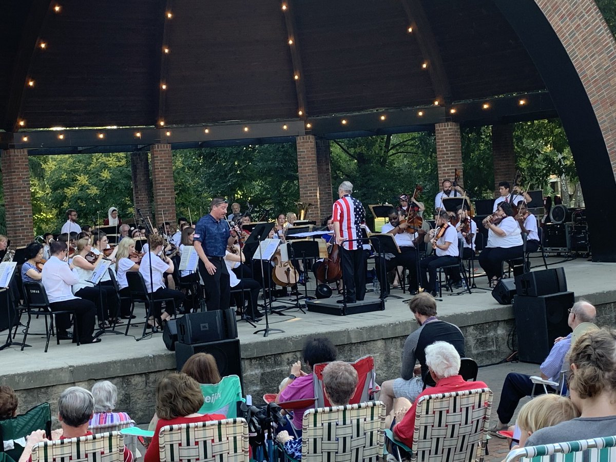 PeterSWilson's tweet image. A great time leading the Westerville Symphony with soloist @LeoWelsh. Happy Fourth! #westerville #FourthofJuly