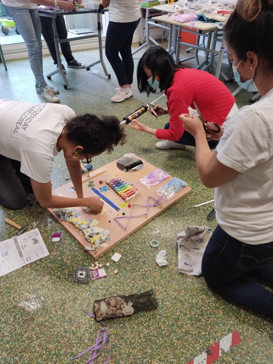 SfmClichy's tweet photo. 😀Grand MERCI aux collaborateurs @LOrealGroupe qui ont consacré une journée entière à aider l'association dans ses petits travaux d'embellissement⚒️
Peinture et construction de panneaux sensoriels pour les enfants 🌈

@lorealfrance @LOrealCommitted https://t.co/7O10MutTYd