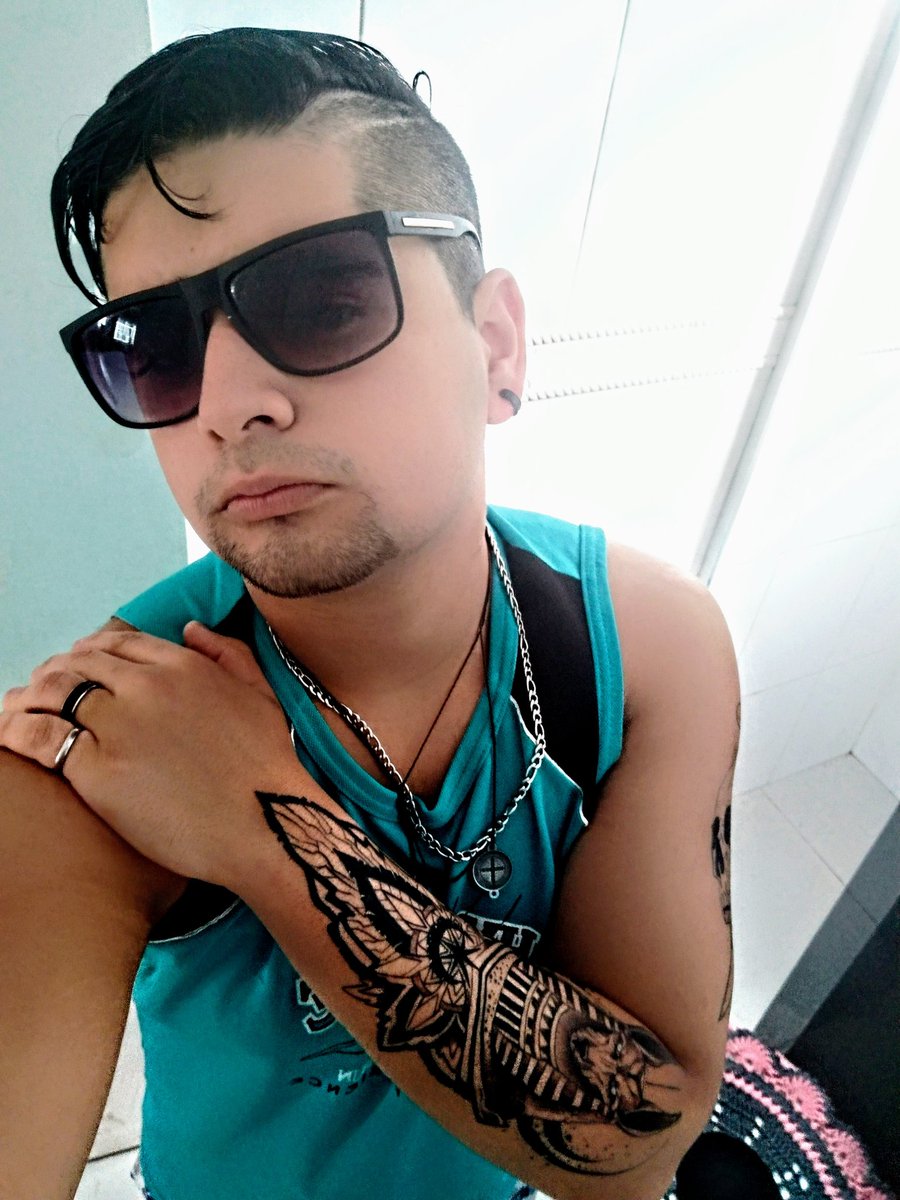 SamSynes tweet media