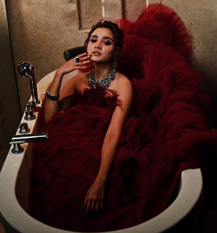 She got us speechless 😶❤️‍🔥
<a href="/Ashisinghh/">Ashi Singh</a>