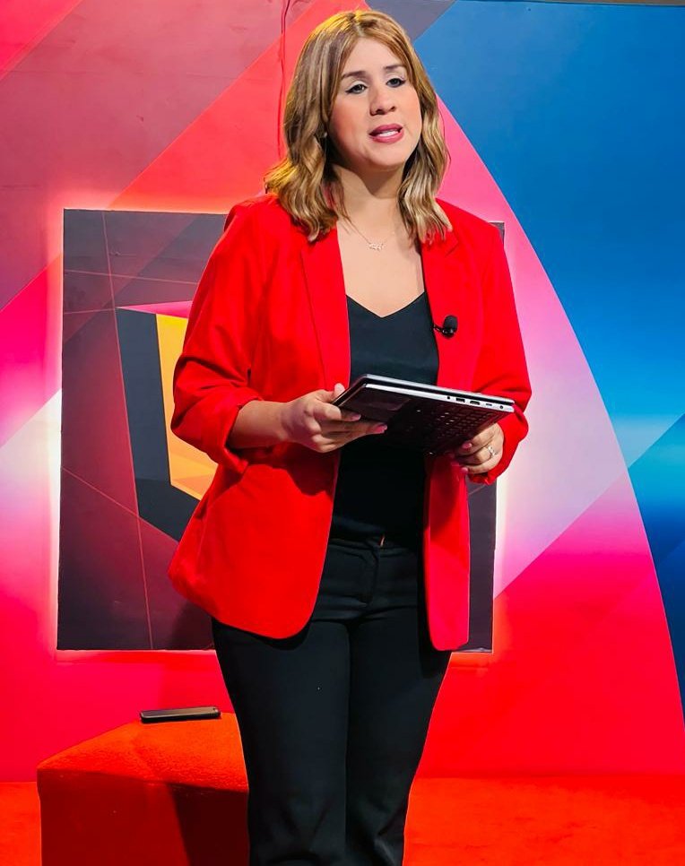 Ya con nosotros <a href="/IlianaRoss/">Iliana Rosario</a> profesional talentosa y joven comunicadora de Santiago; se integra a #RevistaHoraEstelar para completar este staff de lujo en la comunicación nacional.  <a href="/haimethomasfc/">Haime Thomas Frías</a> <a href="/CarlosManuelE/">CarlosManuelEstrella</a> @htnoticiasrd <a href="/teleuniversord/">Teleuniverso Canal 29</a>