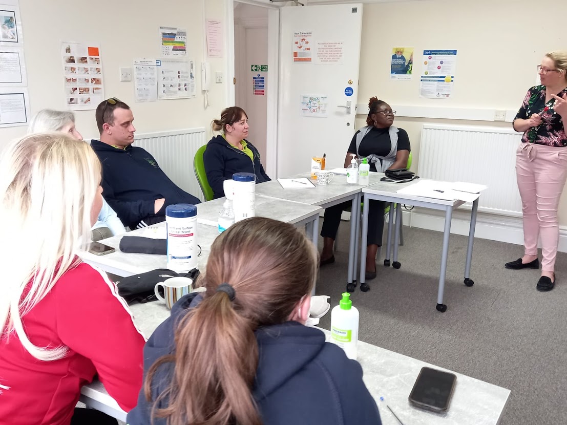 CliftonHomeCare's tweet image. #fallsprevention training! 🧓💚

More upskilling and knowledge for our team in this lively #falls session. Always good to reinforce the basics and principles to make sure we keep our clients safe in their homes. 🏡

#falls #prevention #hazards #learning #knowledge #goodcaremonth