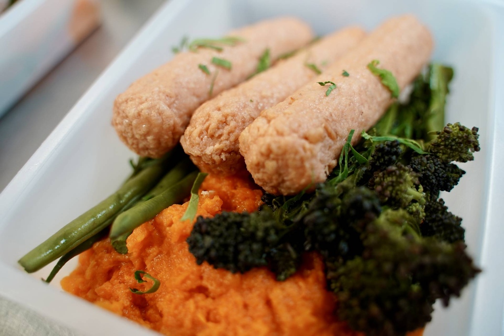 FreshPrepare's tweet image. Vegan Sausages with Red Dragon Mash &amp;amp; Greens✨

#mealprep #mealplan #veganlunch  #veganmenu #plantblased #veganuk #health #delicious #fitfam #bodybuilding #vegan #dinner  #breakfast #healthyfood #lunch #goals #foodstagram #healthylifestyle #diet #weightloss #eatclean #nutrition