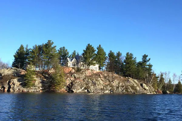 cottagelife's tweet photo. How this accountant crafted a beautiful Ontario cottage by hand
https://t.co/YQLTwin50g
#CottageLife #CottageBuild #ByHand #DIY #Beautiful #LakeViews https://t.co/ifFwgF25St