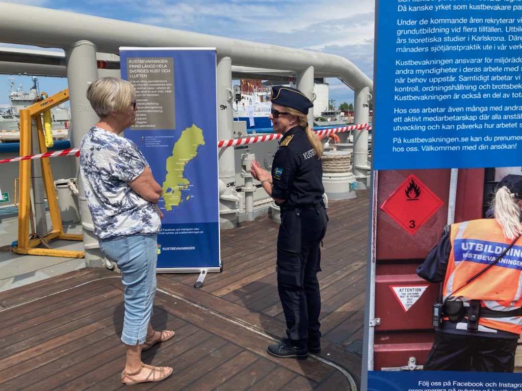 Öppet skepp ombord på KBV 002 Triton i Visby hamn. Välkomna ombord och träffa våra kollegor som har mycket att berätta #almedalen2022
#kustbevakningen