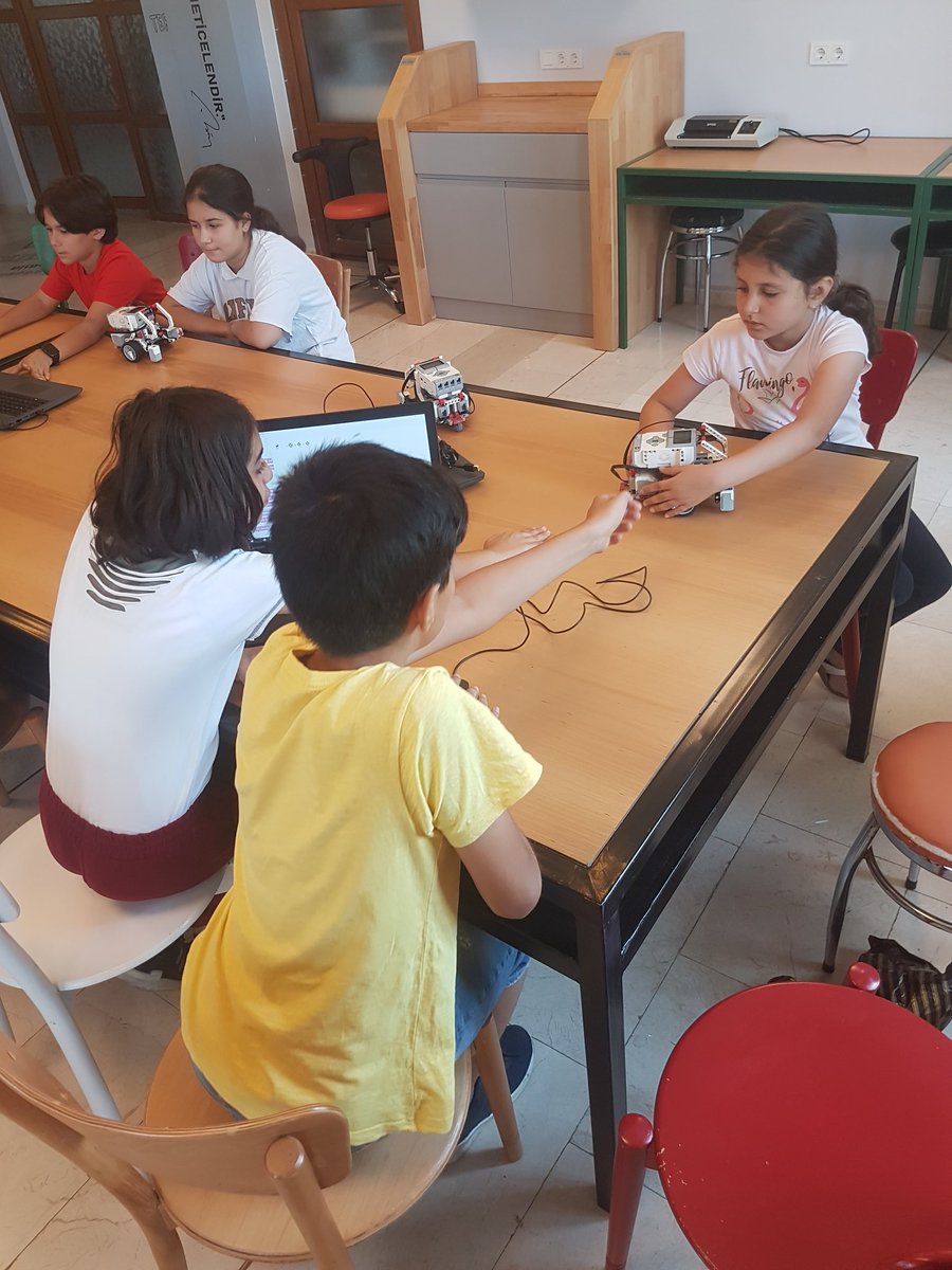 Yaz Kampı robotik kodlama etkinliklerimiz tüm hızıyla başladı. #robotik #stem #yapayzeka #kodlama #meb #coding