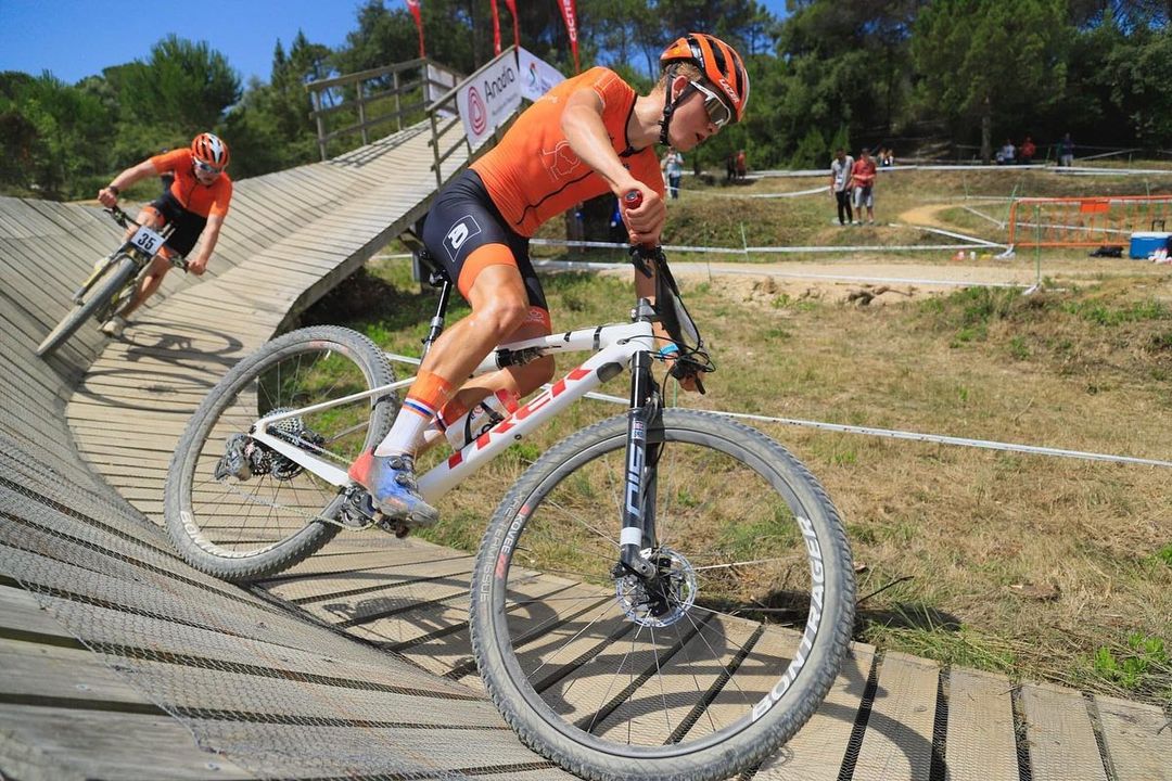 Strong 5th place for AA Drink Young Lions rider David Haverdings in the junior European MTB championships in Portugal 🇪🇺💪

The young polyvalent rider will join Baloise Trek Lions in September for his first U23 CX season 🔥

#thefutureisbright