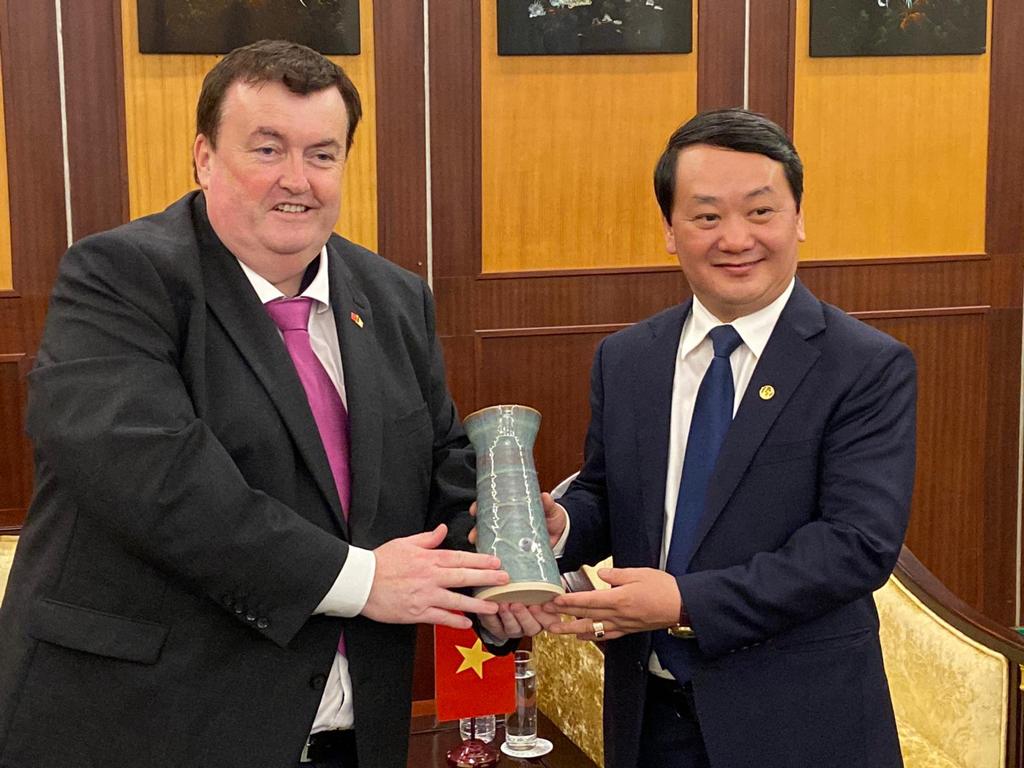 Great way to kick off my visit to Vietnam today, I met with the
Minister for Ethnic Minorities to discuss our continued support for ethnic minorities and other vulnerable groups. I then visited  Vietnam's National University of Agriculture to sign a memorandum of understanding