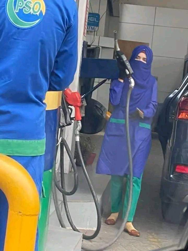 areej__thoughts's tweet image. جس حال میں جینا مشکل ہو ....!
اُس حال میں جینا لازم  ہے 

بہن کو سلام ❤🙏