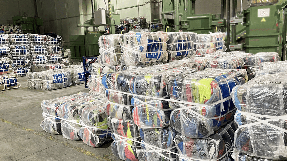 RafaelMas's tweet photo. La revisión de la #WFD será básica para armonizar procesos relacionados con el #textil usado.
A nivel de semántica ya hay multitud de matices
🩳#Textilewaste (#Basuratextil)
o
🧥Used textile destined for #Reuse (Textil usado para #reutilizar) ?
https://t.co/PZG09bOHIP https://t.co/LqmeE8lcvV