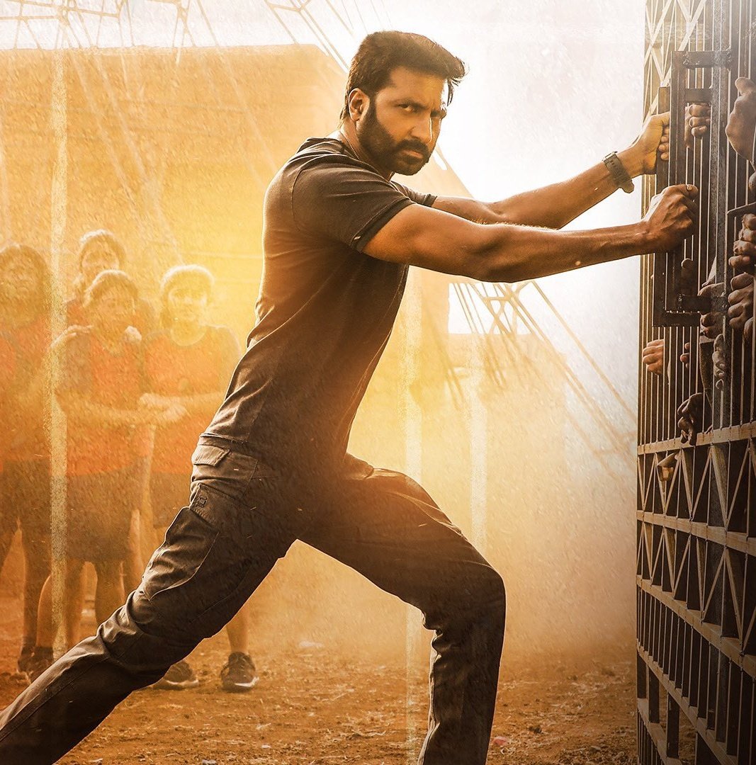 Rajesh93651270's tweet photo. #Tollywood #Kollywood
Update ;
Actor #Gopichand Anna Team Up With Mass Commercial Director
#Hari
Perfect Combo 👌👌👌
#YaanaiRunningSuccessfully #Yaani #PakkaCommerical https://t.co/JJydAWOL2j