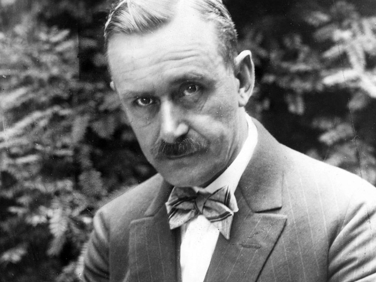 SineadCrowe2's tweet photo. @diaschumacher @NZZaS Thomas Mann with his bedroom eyes https://t.co/dYyCaxjjoG