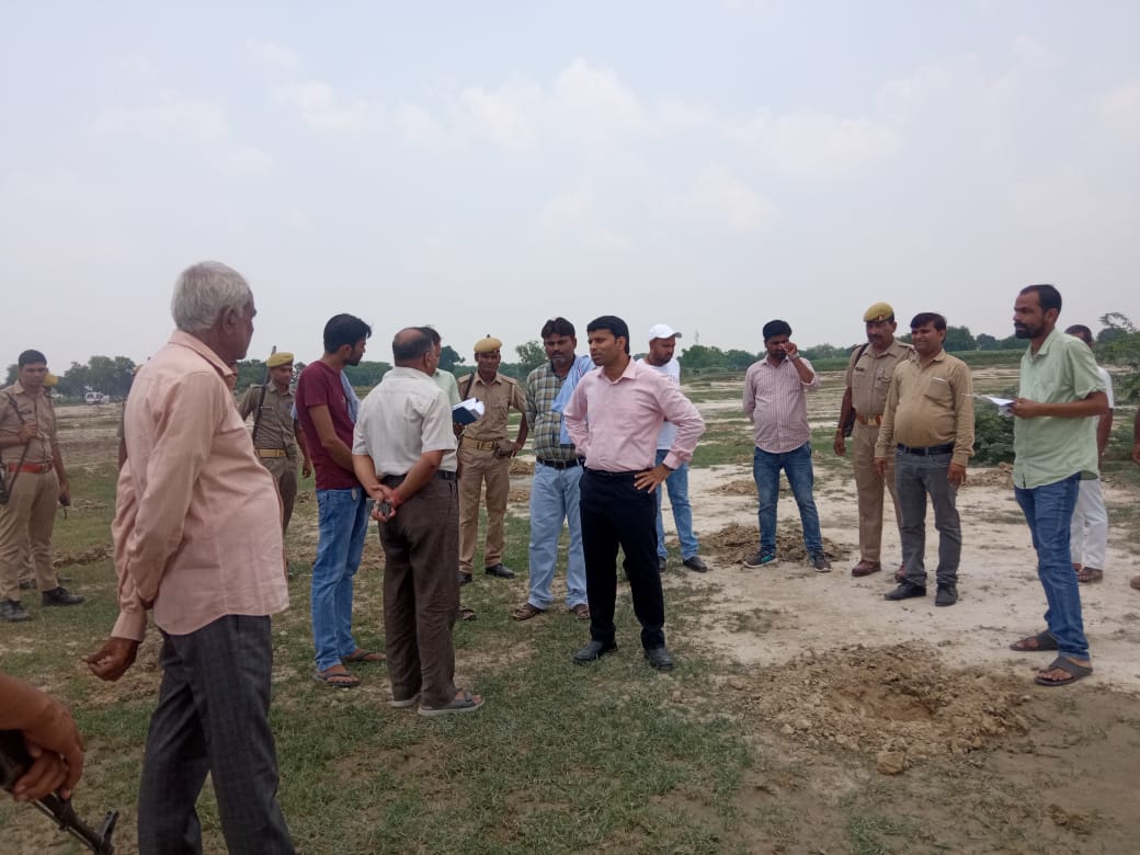 जिलाधिकारी ने बड़ागांव ,जसराना तहसील में वृक्षारोपण किए जाने वाले स्थल का निरीक्षण |<a href="/CMOfficeUP/">CM Office, GoUP</a> <a href="/ShishirGoUP/">Shishir🇮🇳</a> <a href="/UPGovt/">Government of UP</a> <a href="/Amitguptaias/">Amit Gupta</a>