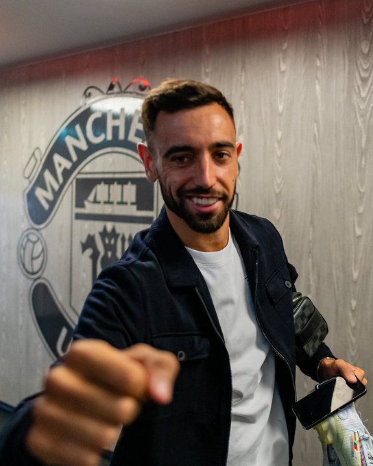 Bruno Fernandes looks to fist bump the photographer as he arrives at Carrington to start 2022/23 pre-season.