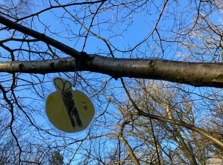 Potato printed bee’s make great tree decor!🌲 🐝 #forestschool #EYFS