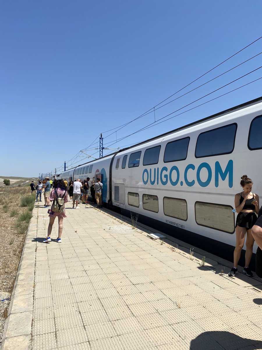 ncarmona_'s tweet photo. @OUIGO_Es Lo peor de todo es la falta de información. Sin aire en el tren, con niños pequeños y gente a tu lado casi con ataques de ansiedad no ayuda a mantener la calma. 
Por suerte ya estamos camino a Zgz. https://t.co/dI0SbboqMH