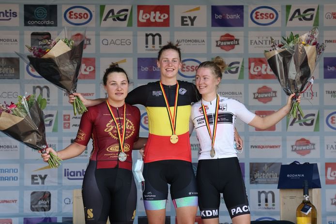 Op alle podiums gestaan bij de dames bij de Belgische kampioenschappen! 🤩
🥈 &amp; 🥉 BK Tijdrijden Gavere 
🥈 BK op de weg Middelkerke
🥈 BK TTT 
🥈 BK TT U23 
Geen truien meegekaapt, maar zeker super sterk in de breedte. Proficiat S-Bikes Doltcini!