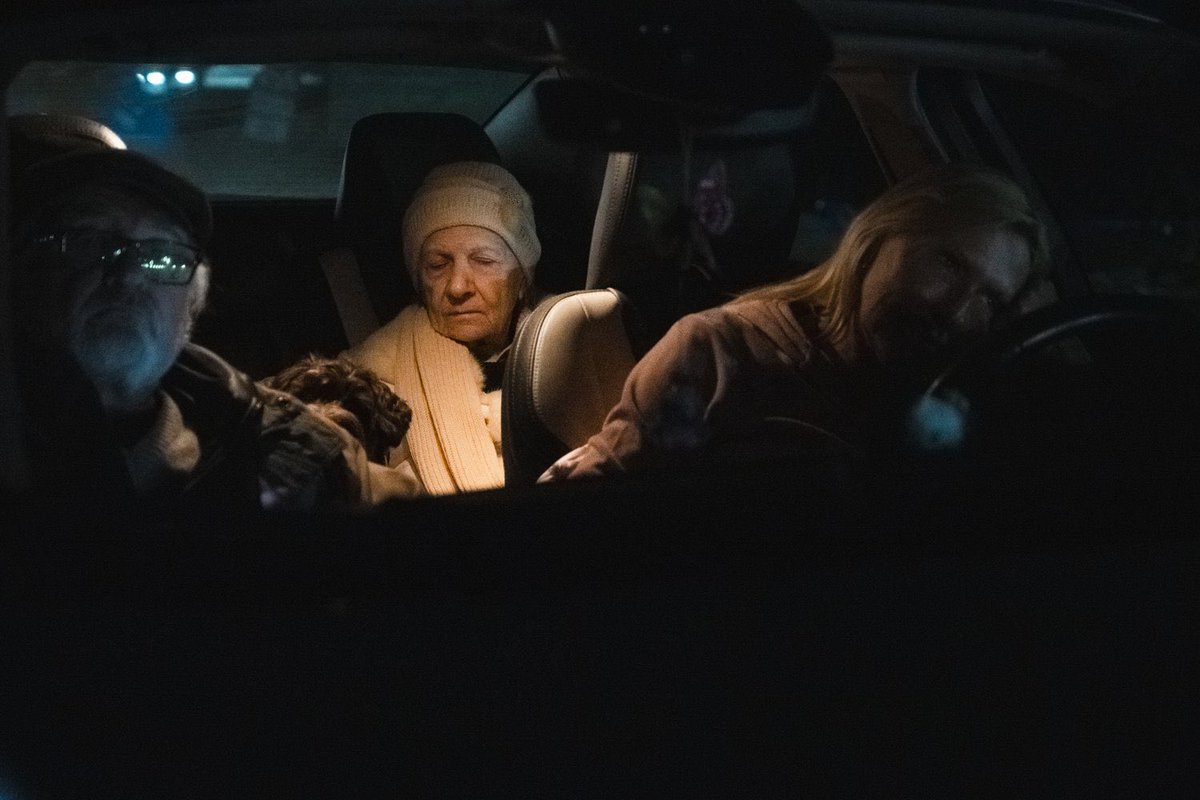 ⛓ Matkustan työni puolesta Ukrainassa ja maissa, joiden matkustustiedotteet alkavat sanoilla ”poistu välittömästi maasta”.  Tässä ketju Ukrainaan matkustamisesta. Kysymyksiä saa esittää, koetan vastata parhaani mukaan. 1/