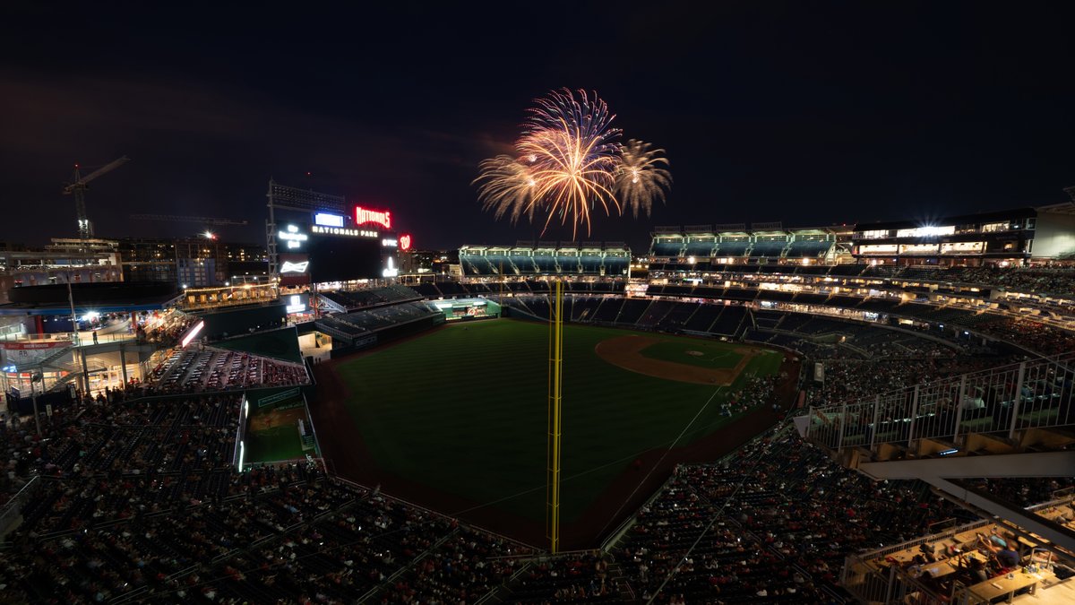 MLB's tweet photo. Wishing everyone a happy and safe 4th of July! https://t.co/paEZDTokMp