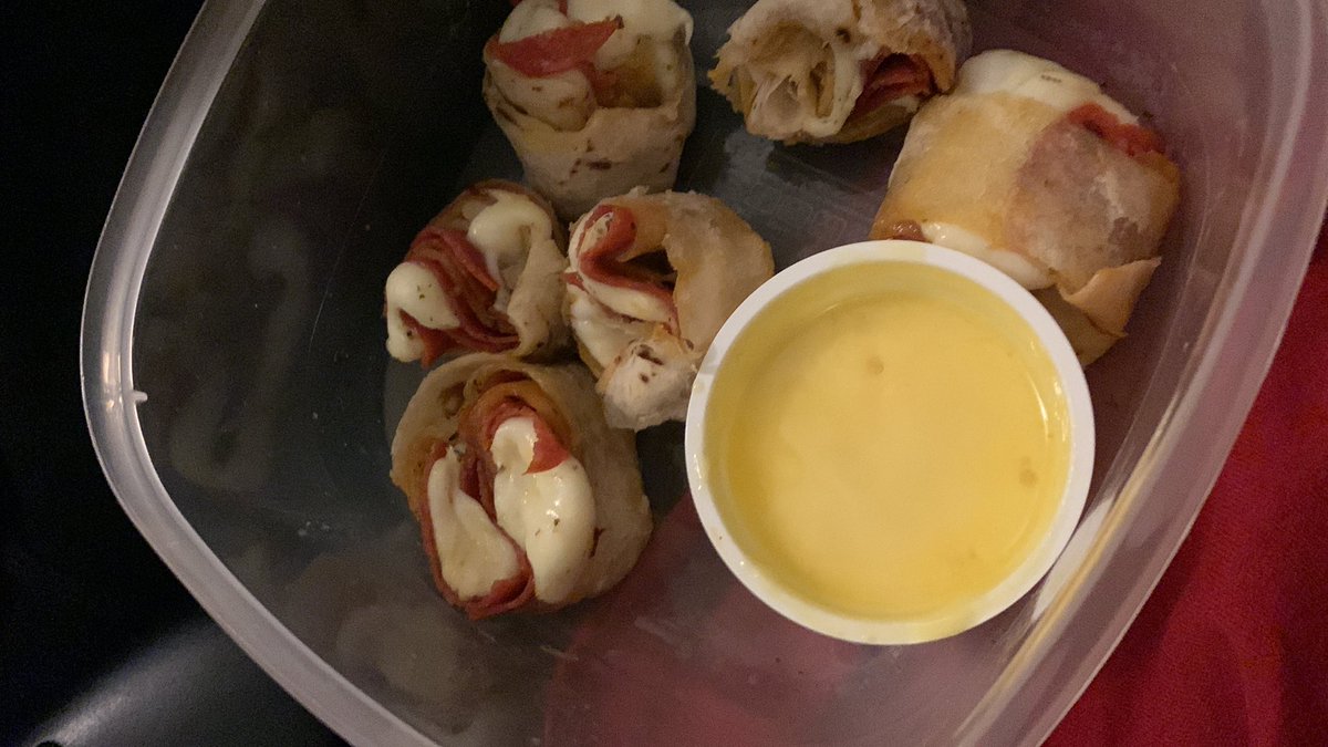 Dreadnaughtdin's tweet photo. What’s your #midnightsnack ? Mines #pizzasushi 🤤 #homechef #homecooking #jinxx #dreadnaught #dreadnaughtdinners #easyrecipes#fyp #foryoupage #fypage #foryoupageofficial #easycookingrecipes #fycookingpage #fycooking #chef #selfcare #newrecipeideas #fyp #FYP #fyptt #fypシ https://t.co/nxPHzGL9bs