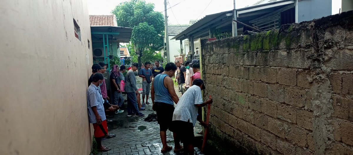 mustadhafin's tweet photo. LAYANAN FOGGING GRATIS
2-3 Juli 2022, Dana Mustadhafin melakukan fogging gratis perum Citayam Village, Depok & RT01/05, Buaran Indah, Kota Tangerang untuk melawan DBD dibarengi juga kerjabakti warga demi menciptakan lingkungan yg lebih sehat.
#fogginggratis #peduli #khidmat #DBD https://t.co/qe9uqnhB37