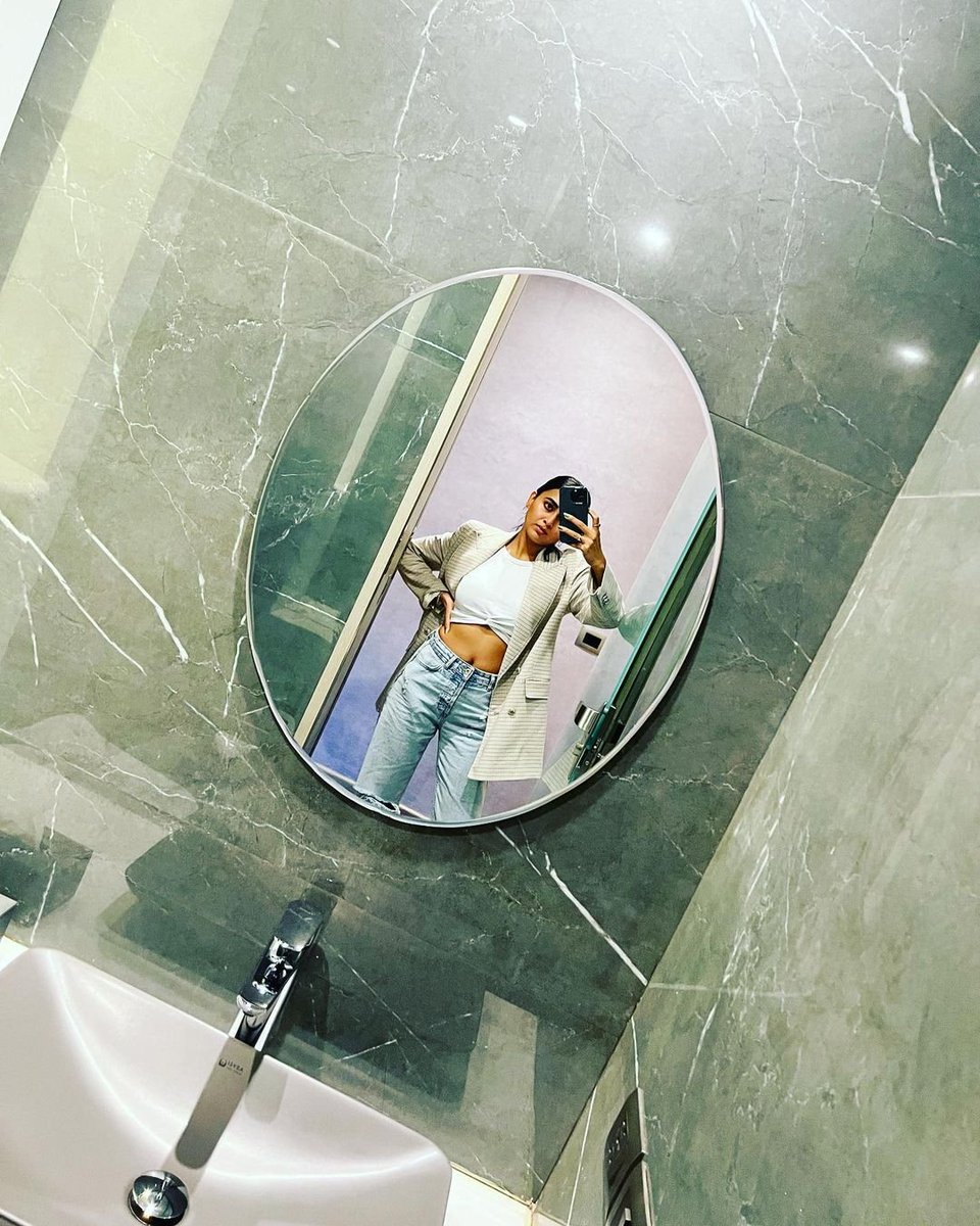 #TejasswiPrakash : mirror selfies are a must 
@itsmetejasswi #TejasswiPrakash𓃵 #Tejasswi #TejaTrooops  #actress #fashion #style #tvactress #naagin #Naagin6 #Pratha #TeJran #mirrorselfie #chipkumedia