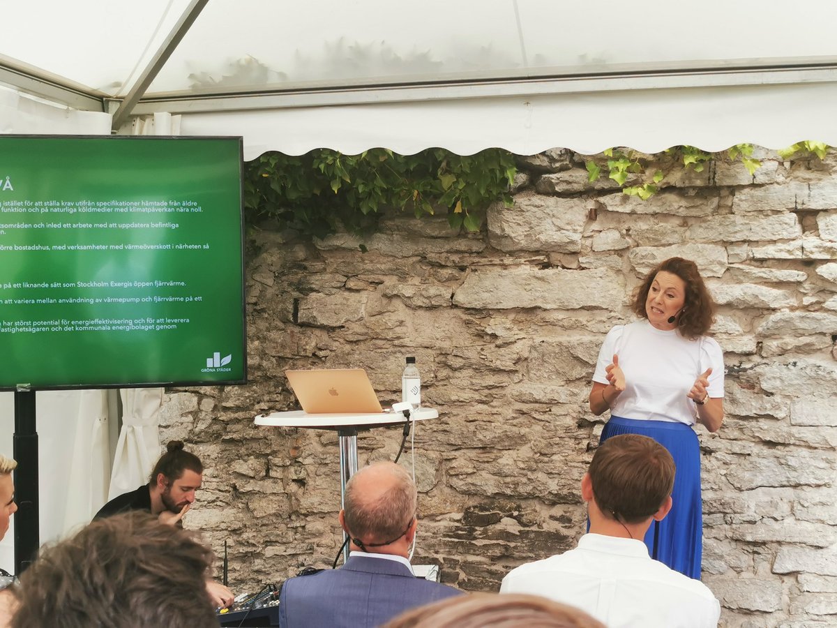 Vi kan i stort sett alltid halvera energiförbrukningen år ett i fastigheter som vi förvärvar. Det är definitivt lönsamt och ger mer pengar till pensionssystemet, säger Anna Danell hållbarhetschef <a href="/Vasakronan/">Vasakronan</a> @EEF_eneff #Almedalen
