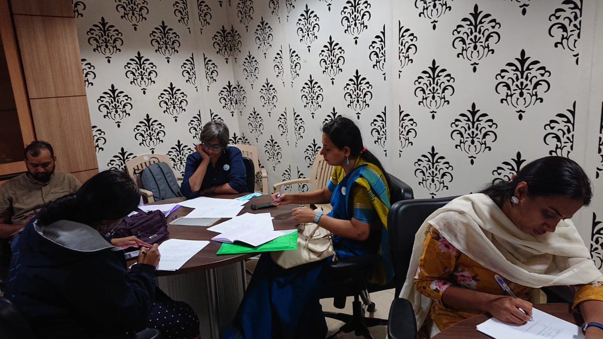 Fun-filled day exploring #waters in our lives and homes with middle #school #students through drawings, discussions and presentations. 
With <a href="/MuseumWaters/">Living Waters Museum</a> <a href="/IISERPune/">IISER Pune</a> TESF India <a href="/iihsin/">Indian Institute for Human Settlements</a> <a href="/CEEahmedabad/">CEE India</a> <a href="/ScienceActivity/">ScienceActivityCentre @IISERPune</a> 
#WaterClassrooms #centreforwaterresearch