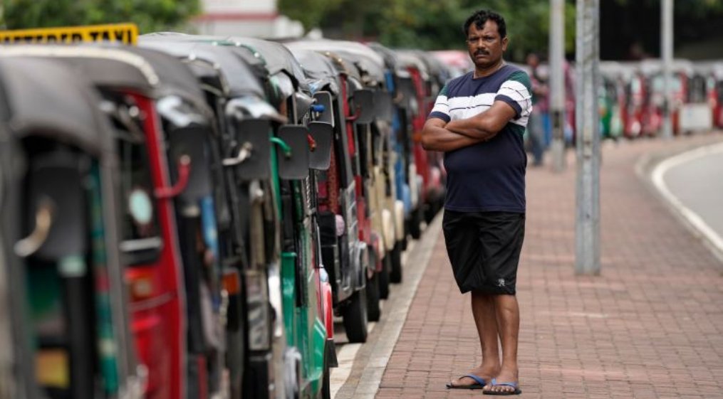 Sri Lanka has less than a day’s worth of fuel left, with public transport grinding to a halt as the country’s economic crisis deepens aje.io/k58q5y
