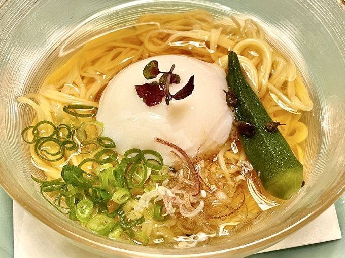 みかんを練り込んだ伊予ソーメン、鯛の釜飯、愛媛甘トロ豚の陶板焼き
釜飯ができたらお吸い物が来ます 