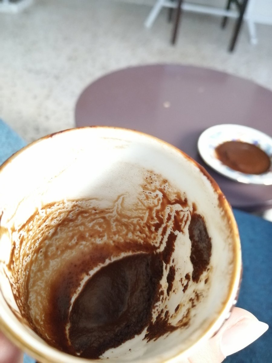 aydankrmn's tweet photo. Bugun benim doğum günüm. Olduğuna göre birileri falıma bakabilir bence hediye niyetinde 🥰😇🤩😅🤣
#falbak https://t.co/EBX5VdGCsj