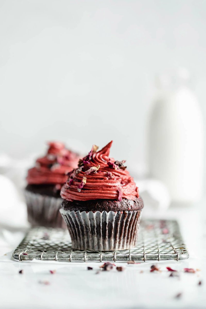 DreamyTechGirl's tweet image. RASPBERRY ROSE CHOCOLATE CUPCAKES FOR TWO!
recipe @ bromabakery.com/raspberry-rose…