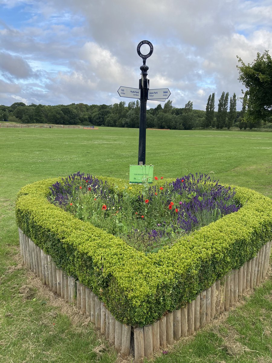 Big love to everyone training for <a href="/LondonMarathon/">TCS London Marathon</a> and fitting it round work and normal life. Anyone else interval training at 6am?! 🤪