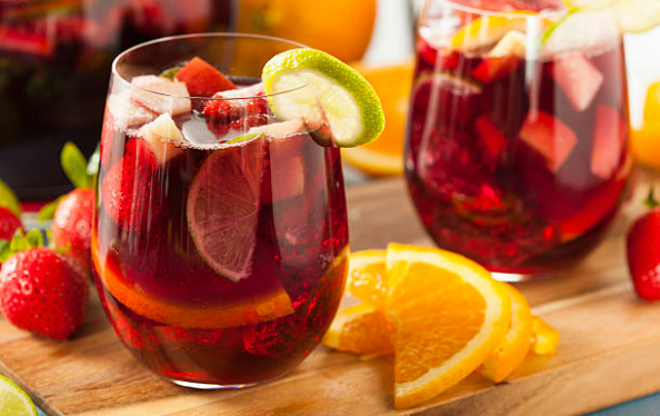 SpainFoodWineUK's tweet photo. It's hard to resist a glass of #sangria during summer! 🍹
This punch is traditionally made with #tempranillo red wine and chopped fruit.
Bubbly, rosé, white, red... The choice is yours!
Chill out with a cool glass of Sangria! ☀️
#SpanishWine https://t.co/qre8WwzXzs
