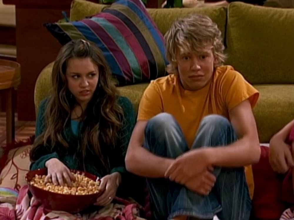 ValeMuseum's tweet photo. Austin Butler c'è sempre stato 

- Wizards of Waverly Place
- Hannah Montana 
- Sharpay's Fabulous Adventure
- iCarly

#austinutler #hero #disneychannel #Nickelodeon https://t.co/ObBzuS36jc