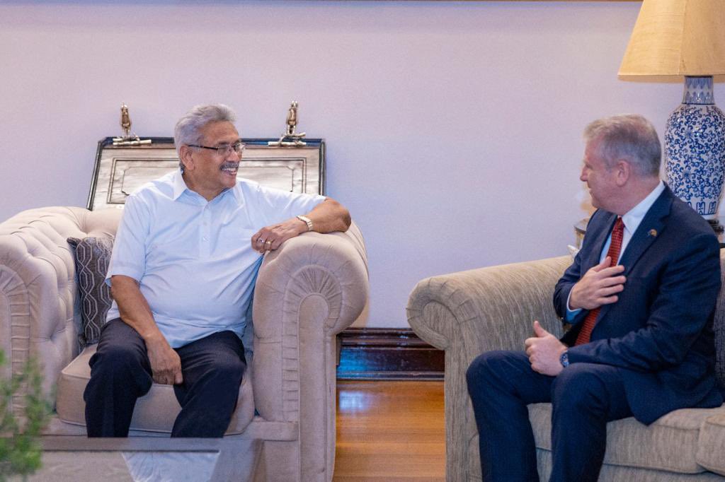 Had a productive meeting with @AusHCSriLanka HC David Holly today. Synergy of Naval Ops incl the issue of illegal immigrants & attracting Aus investors was extensively discussed. My hope is that our bilateral partnership blossoms as Australia has always been a faithful friend.