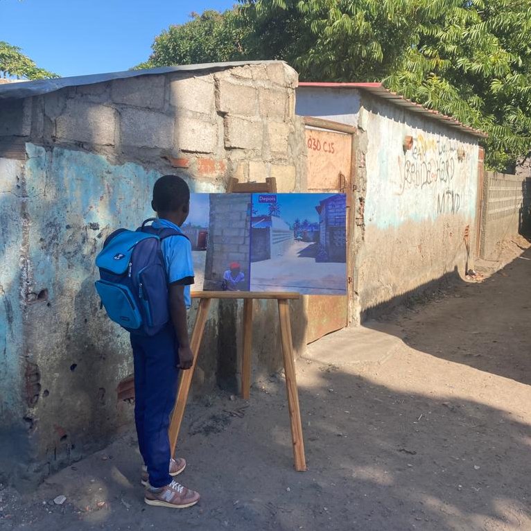FondazioneAVSI's tweet photo. One of the objectives of the #Rigenera project, implemented by AVSI in #Mozambique thanks to @aicsmaputo, is to make the alleys in #Chamanculo, #Maputo, wider.
This is to make the neighbourhood more accessible and safe but also to guarantee its inhabitants the right to live here. https://t.co/EoP82mxikw