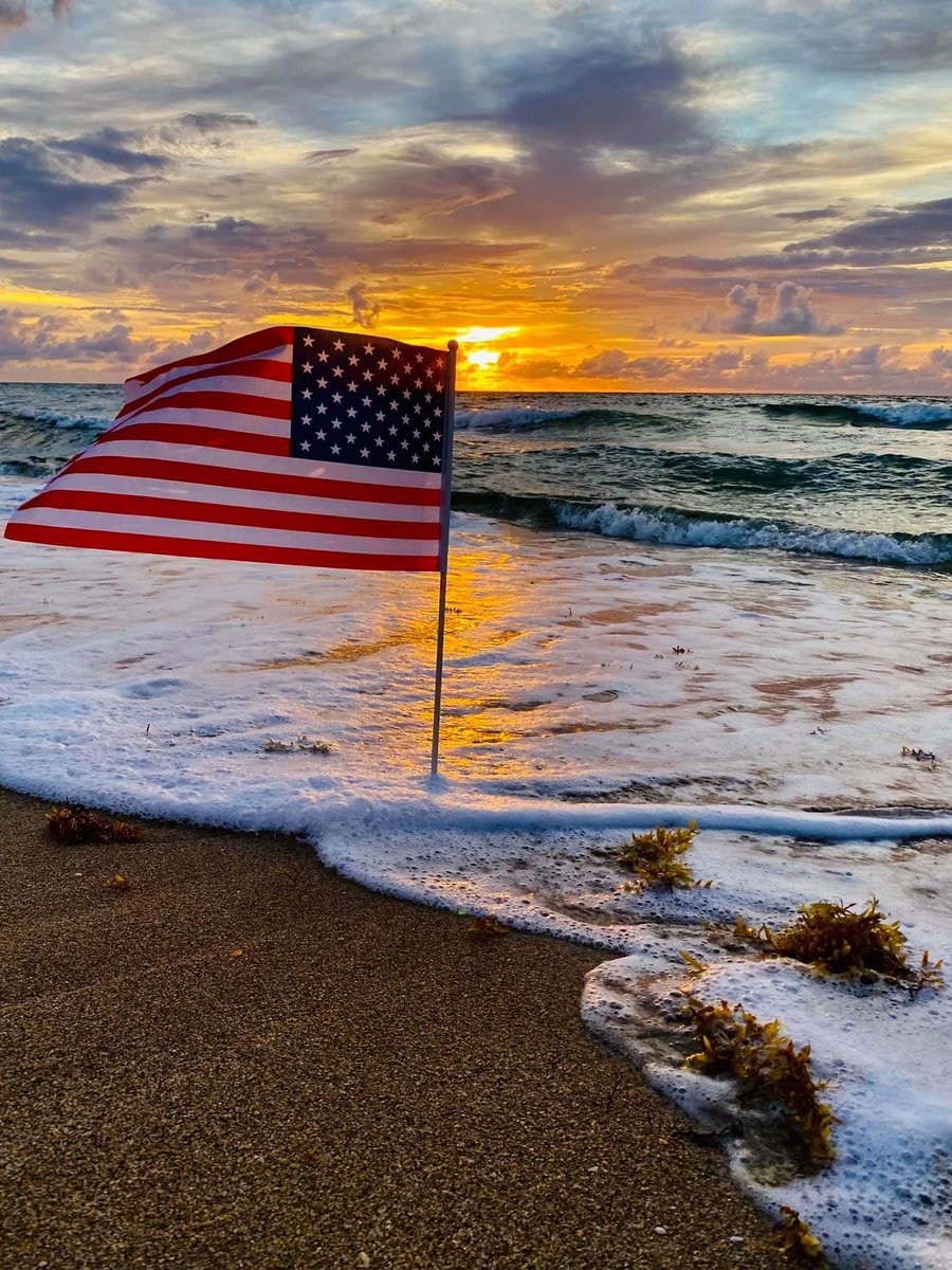 arubabeachcafe's tweet photo. Happy Independence Day America! πΊπΈπ₯ Join us for fireworks, live music, great food and libations!! πΎπ΄ #havefunbesafe #4thofjuly #lauderdalebythesea #arubabeachcafe https://t.co/Vh5eYt5isV