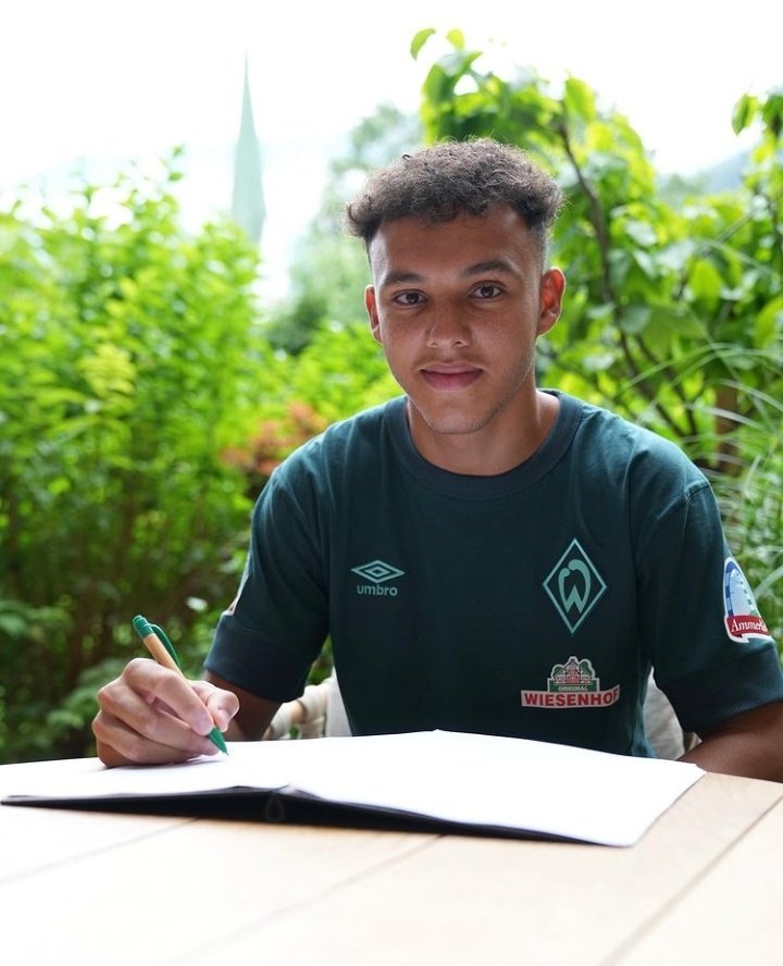 Werder Bremen Derby'den ayrılan sol bek Lee Buchanan'ı transfer etmiş. Sürekli yaptığı markajlar, pozisyon bilgisi ve savunma ağırlıklı oyunu Bremen'e fazlasıyla kaktı sağlar.