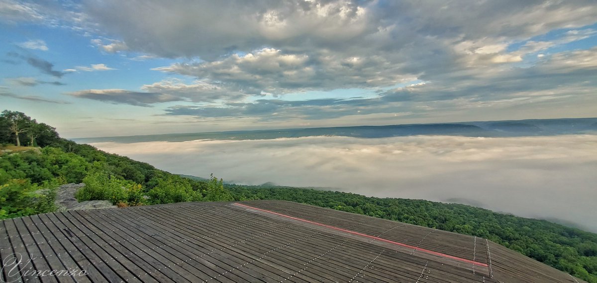 AlisonPryorWx's tweet photo. Amazing views of fog in the Sequatchie Valley. For perspective, photos were taken from the TN Tree Toppers stand. #TNwx #SequatchieValley #fog
📷: Mike Maddalena https://t.co/BYuusbxii2