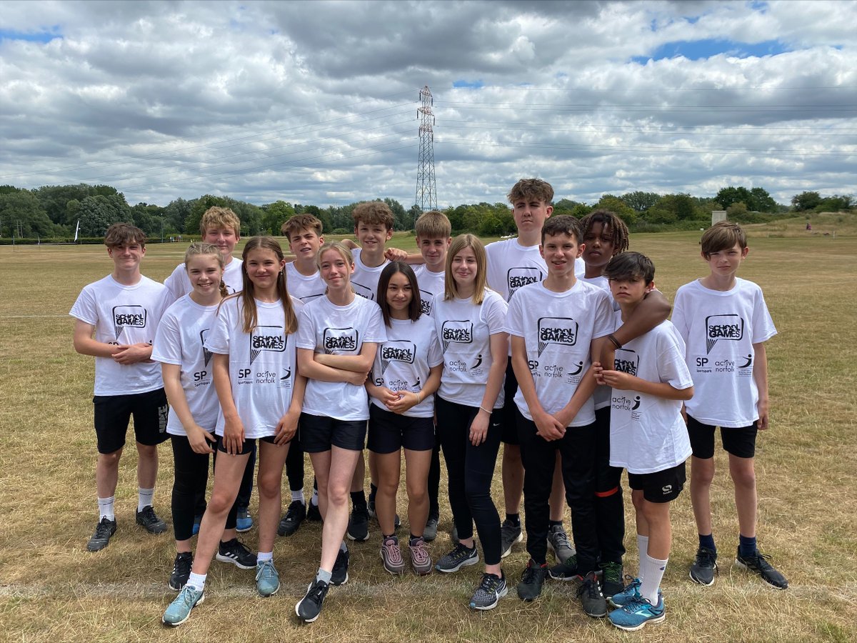 SheringhamHigh's tweet image. Year 8 and 9 students getting ready for the 2022 colour run at Colney Park #running #sheringhamhigh