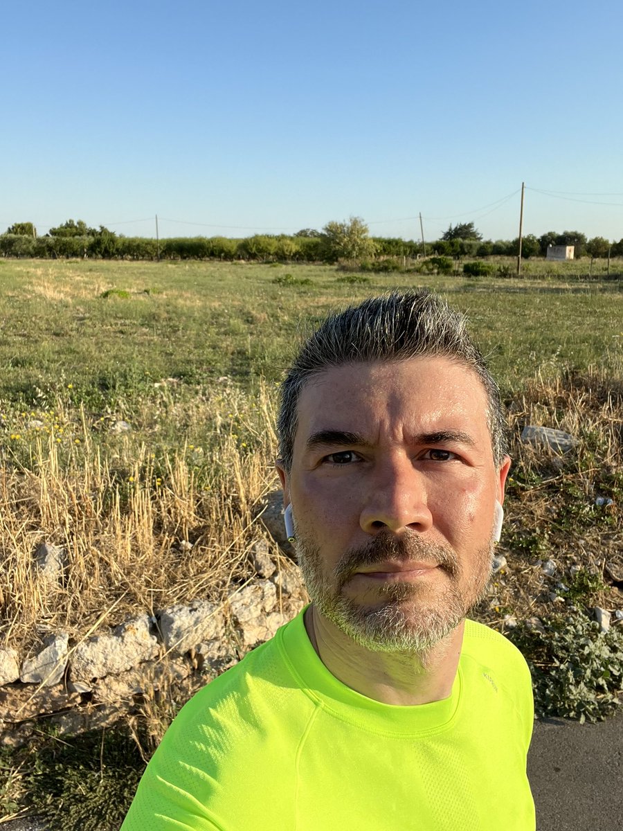 Corsetta alle 6 del mattino. Per iniziare la meglio la settimana.
7.7 km
6’28” / km
144 bpm
169 ppm
.
Buon lunedì ☀️