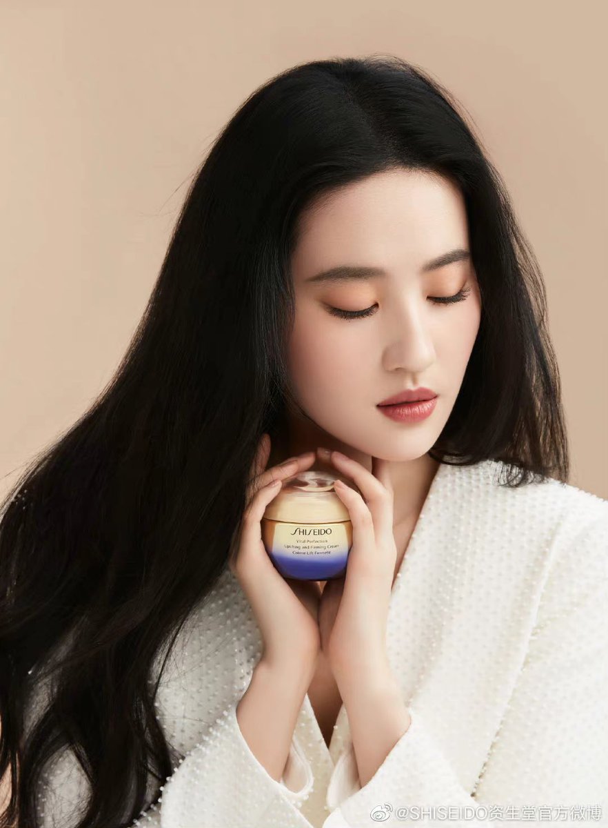 dramapotatoe's tweet photo. #LiuYifei for Shiseido https://t.co/BQ9zS8yPrg