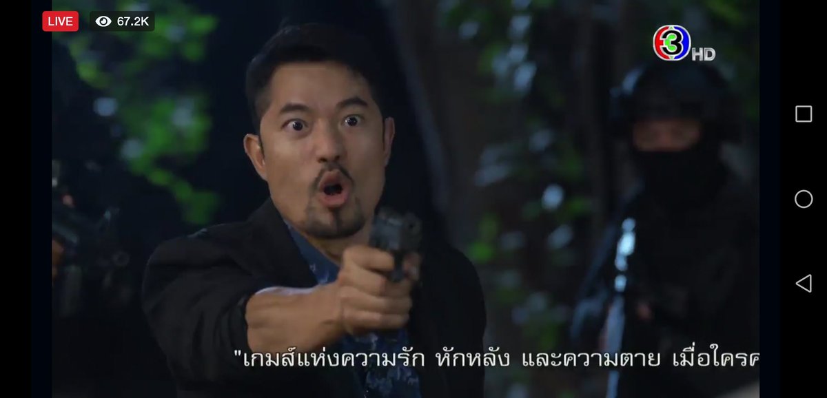 SithapanV's tweet photo. อิตำรวจ! ยืนทำไรบ่ะ ให้มันถือปืนพล่ามอยู่ตั้งนาน ทำไมไม่ยิง?? เจือกมายิงตอนอิเสี่ยยิงอ้ายขุนกรูแล้วววว หอยหลอด!!  #อ้อมฟ้าโอบดินep28 https://t.co/vkTr91tKRj