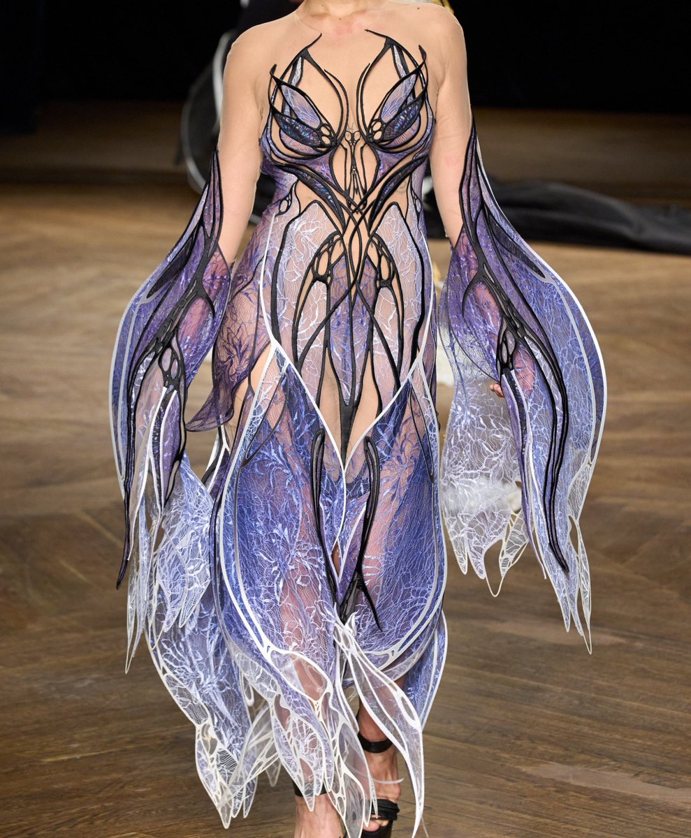 Iris van Herpen Fall 2022 Couture